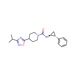 CC(C)c1noc(C2CCN(C(=O)N[C@H]3C[C@@H]3c3ccccc3)CC2)n1 ZINC000064746663