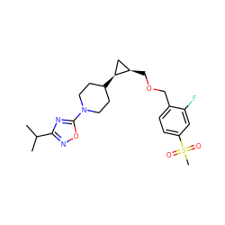 CC(C)c1noc(N2CCC([C@H]3C[C@H]3COCc3ccc(S(C)(=O)=O)cc3F)CC2)n1 ZINC000144369279