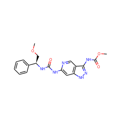 COC[C@@H](NC(=O)Nc1cc2[nH]nc(NC(=O)OC)c2cn1)c1ccccc1 ZINC001772613347