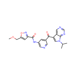 COCc1cc(C(=O)Nc2cncc(C(=O)c3cn(C(C)C)c4ncncc34)c2)no1 ZINC000169707990