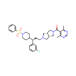 Cc1ncnc(C)c1C(=O)N1C[C@@H]2CN(CC[C@@H](c3cccc(F)c3)C3CCN(S(=O)(=O)c4ccccc4)CC3)C[C@@H]2C1 ZINC000064512678